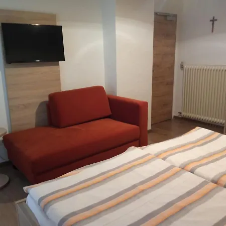 Zum Löwen Hotel *